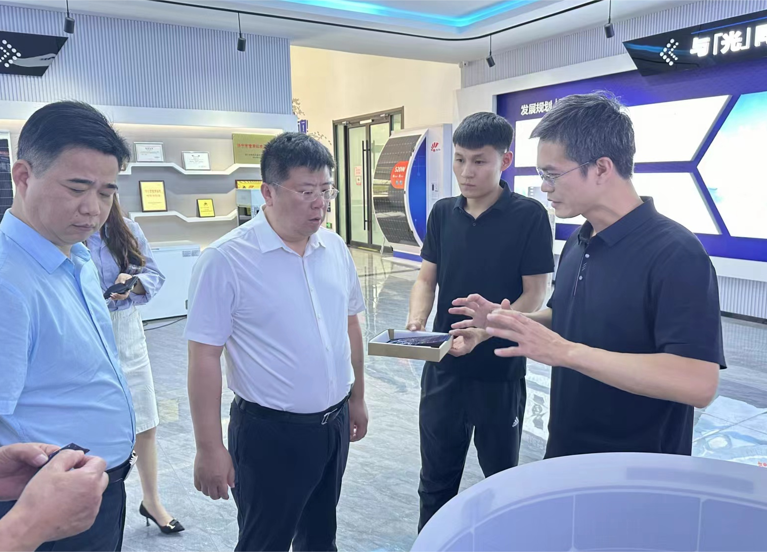 参观中科富能